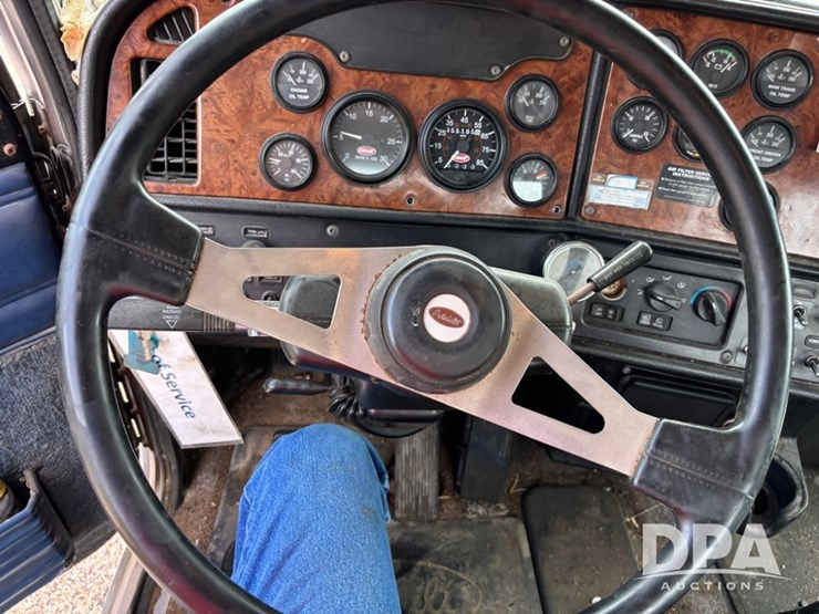 2002-peterbilt-379-image-66