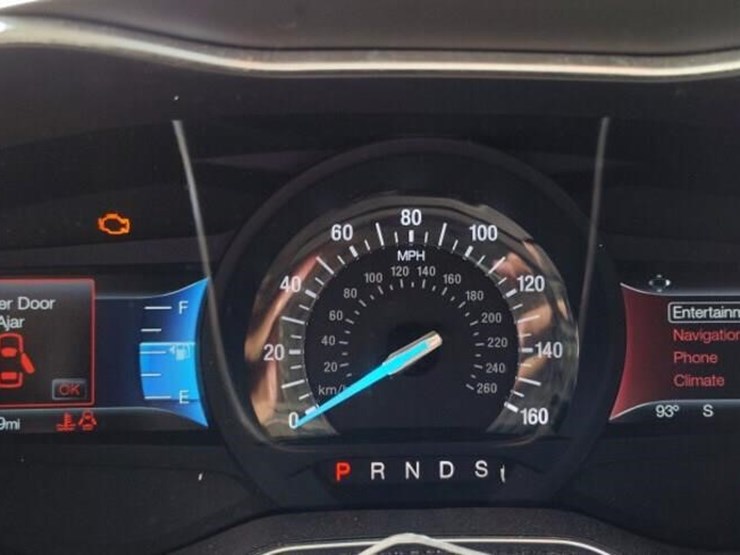 2015-ford-fusion-runs/moves-se-image-7
