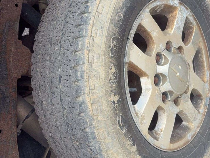 2011-chevrolet-silverado-image-9