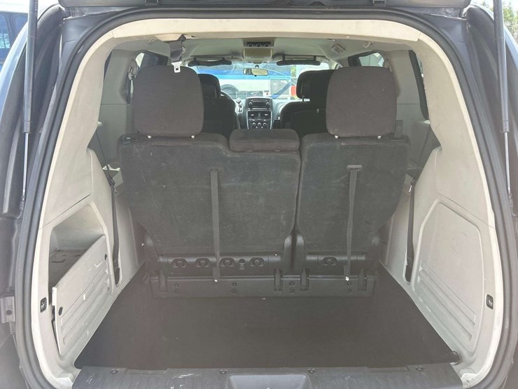 2012-dodge-grand-caravan-image-22
