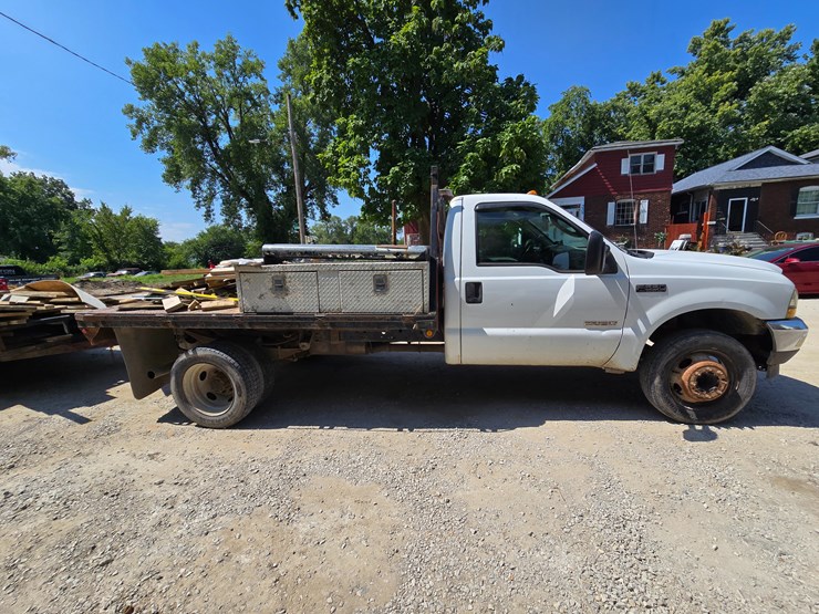 2004-ford-f550-image-28