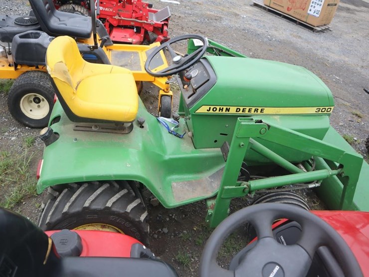 john-deere-300-image-9