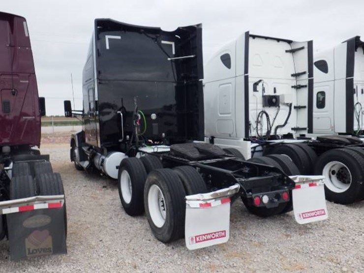 2022-kenworth-t680-image-10