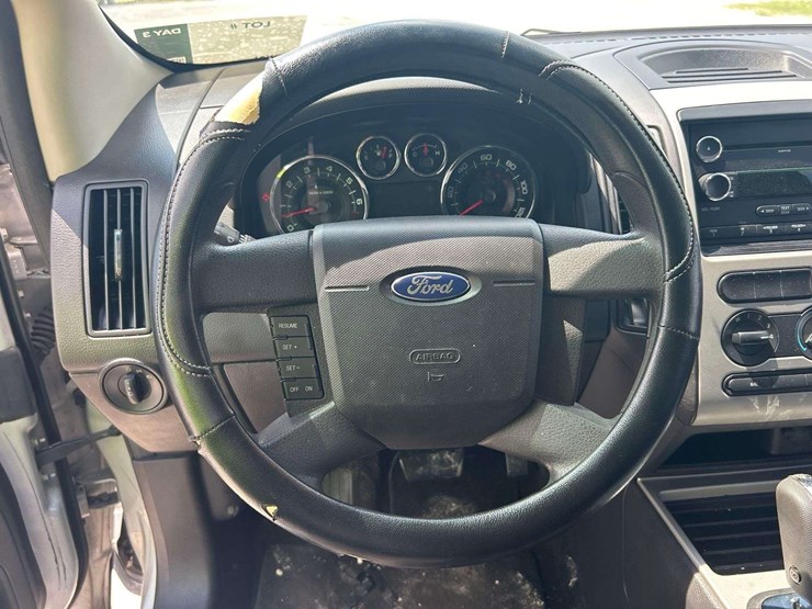 2010-ford-edge-se-image-13