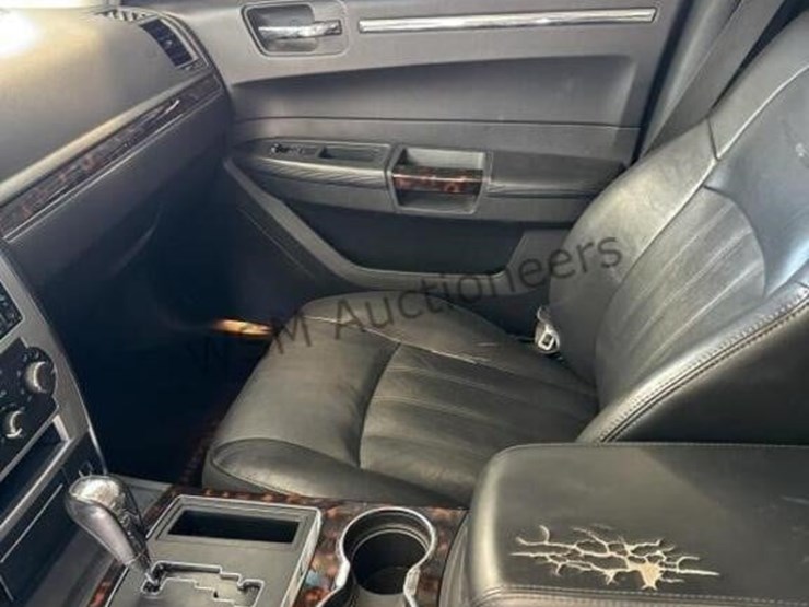2009-chrysler-300-c-sdn-image-20