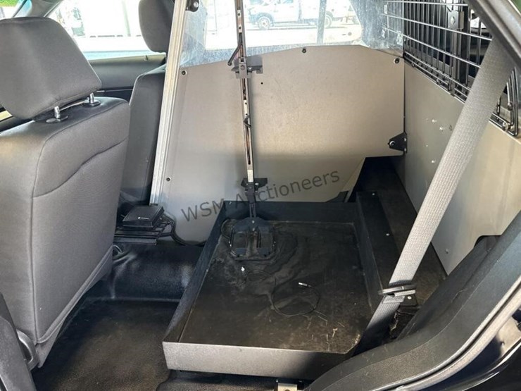 2016-ford-explorer-image-23