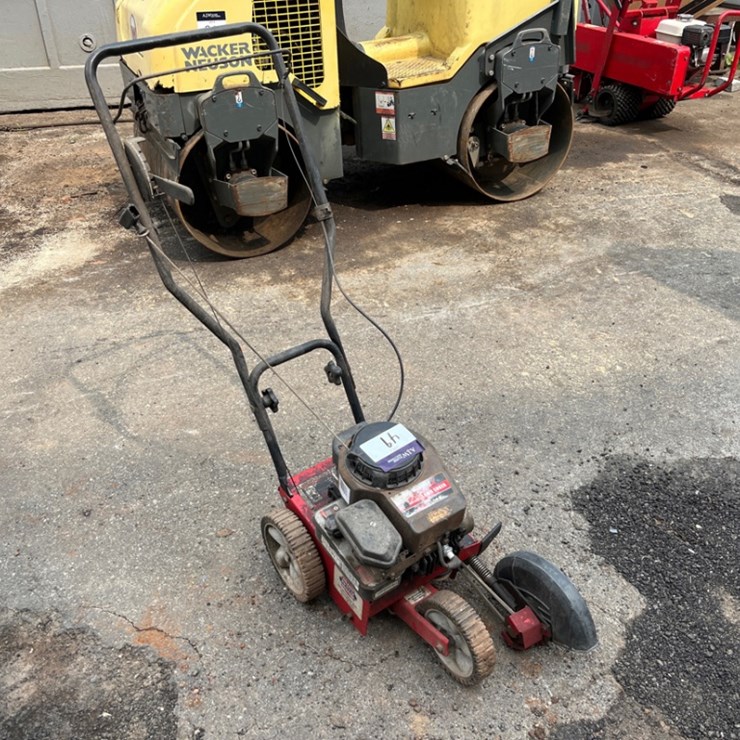 Yard Machines 9" Dual Blade Gas Edger