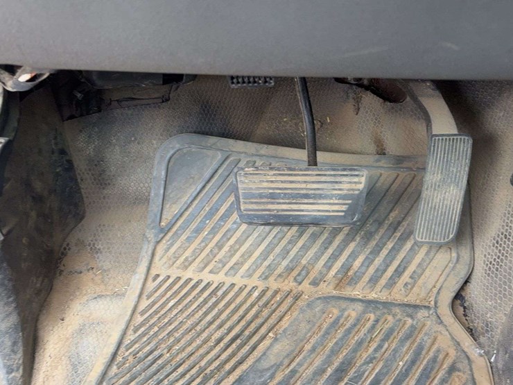 2012-chevrolet-silverado-3500hd-image-27