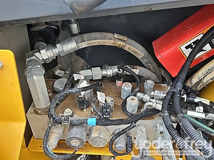 2018-deere-850k-image-45
