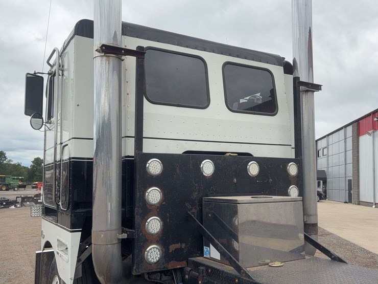 1997-peterbilt-362-image-18