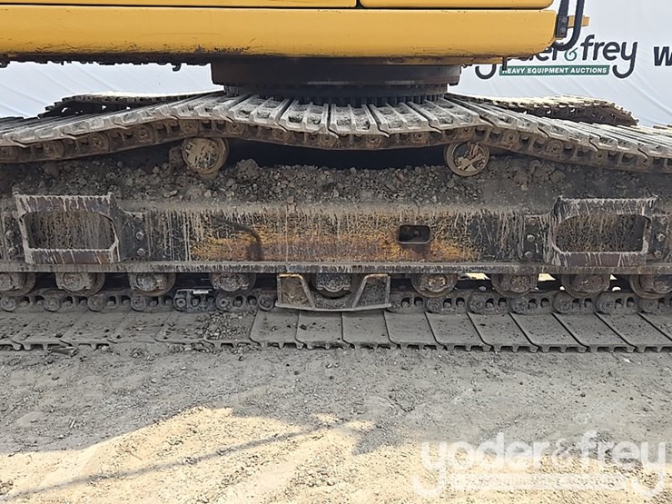 2021-caterpillar-349-image-22