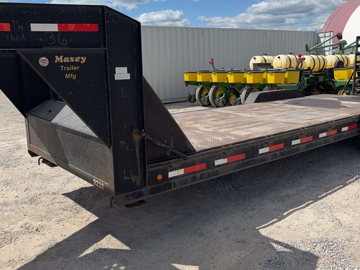 gooseneck-tandem-axle-trailer-with-ramps-image-3