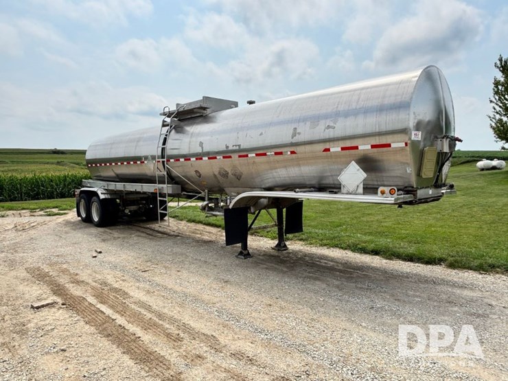 1984-fruehauf-tanker-image-1