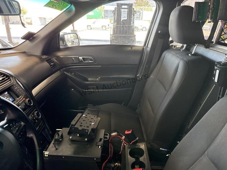 2016-ford-explorer-image-21