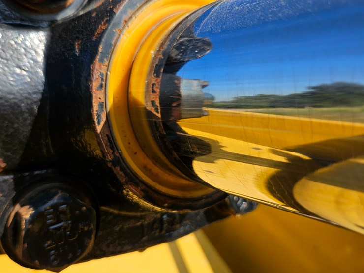 2014-caterpillar-953d-image-115