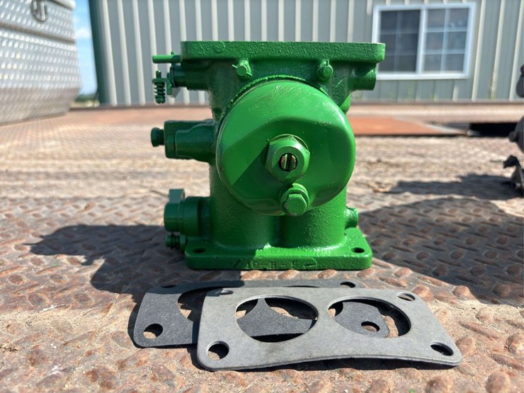 marvel-schebler-dltx-95-carburetor-image-1