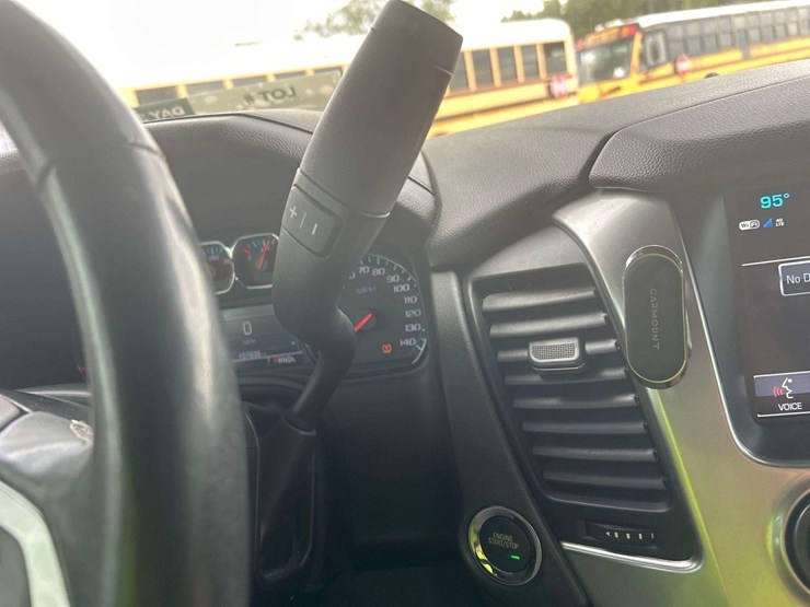 2019-chevrolet-tahoe-lt-image-16