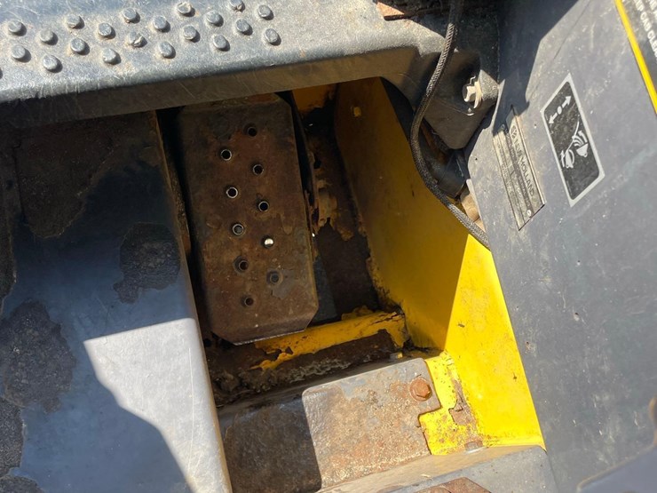 new-holland-l160-image-44