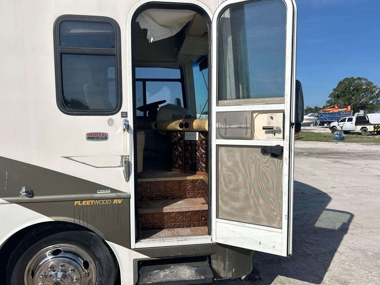 2002-fleetwood-expedition-36ft-motorhome-image-7