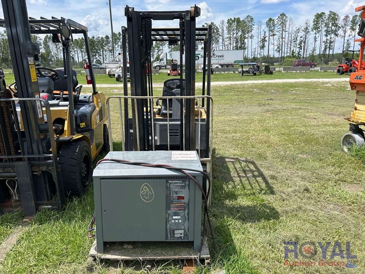 yale-3,500lb-electric-forklift-image-17
