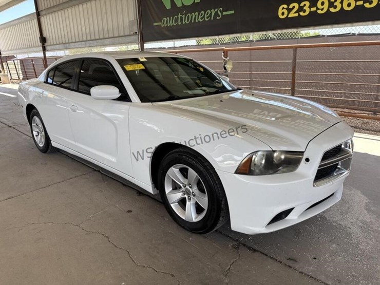 2013-dodge-charger-se-sdn-image-2