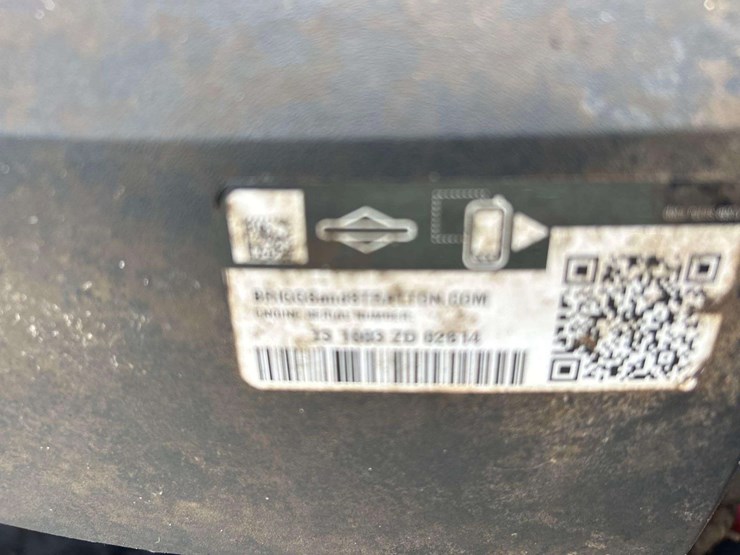 husqvarna-yth18542-42in-riding-mower-image-6