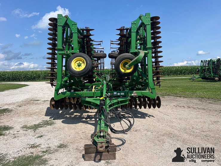 john-deere-2310-image-2