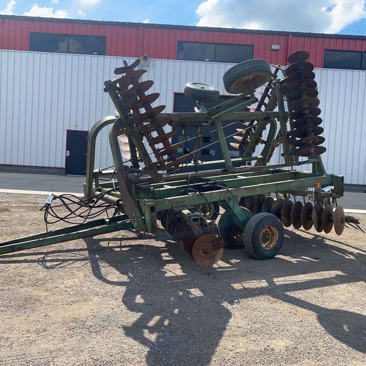 JOHN DEERE 235