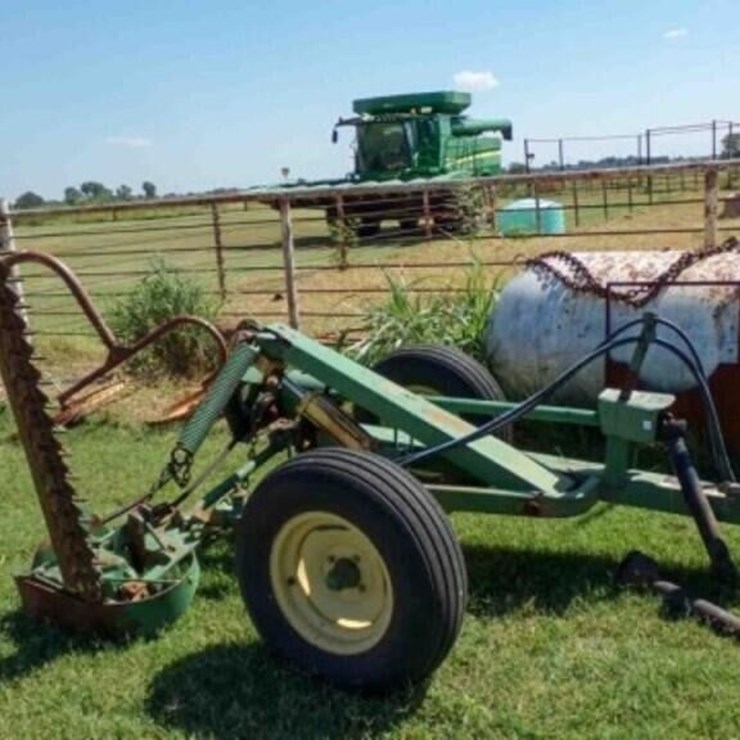 JOHN DEERE 9