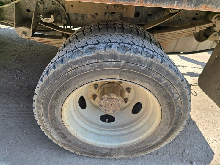 2004-ford-f550-image-53