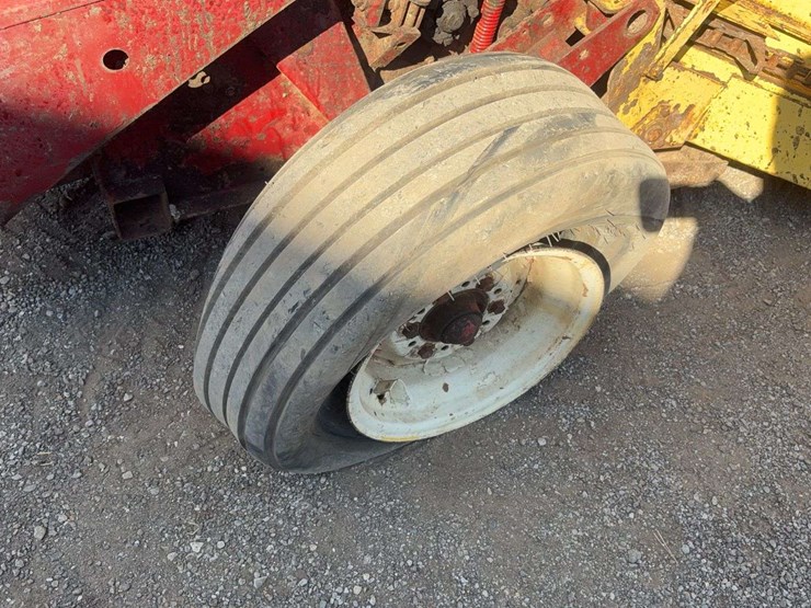 new-holland-890-image-6