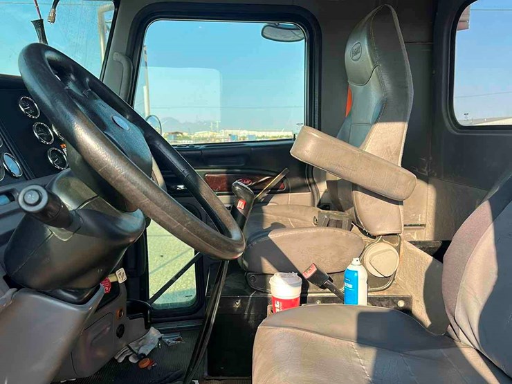 2013-peterbilt-367-image-10