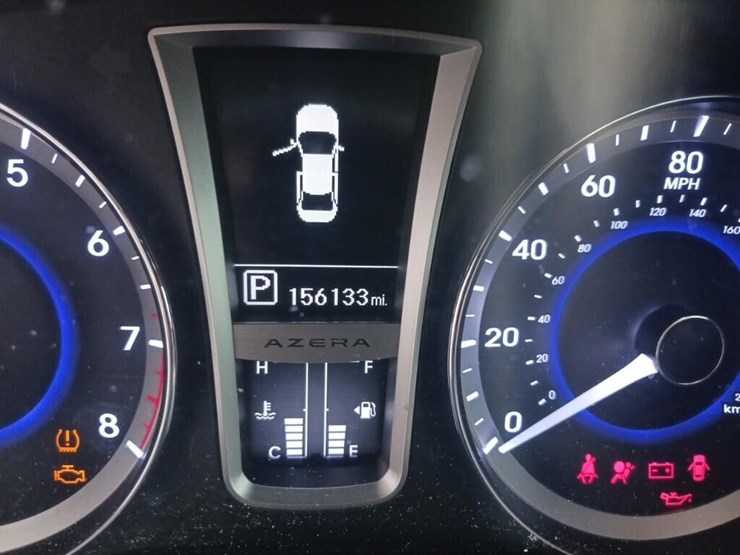 2013-hyundai-azera-runs/moves-base-image-7