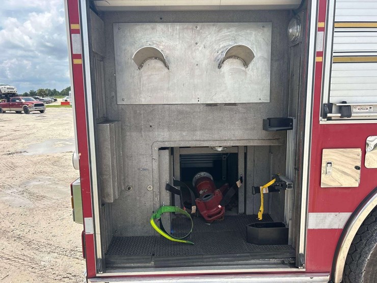 2003-pierce-tilt-cab-fire-truck-image-19