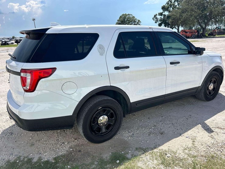 2017-ford-explorer-image-3
