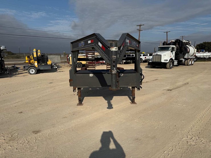 2016-load-max-24-gooseneck-image-2