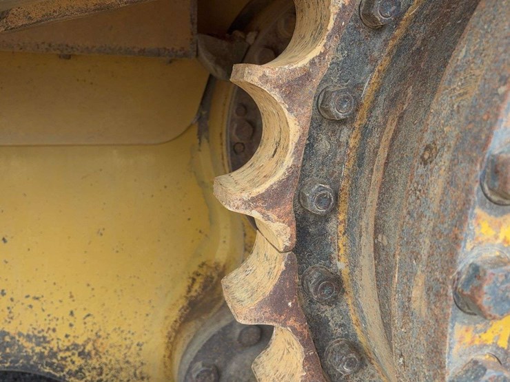 2013-caterpillar-d6t-xw-image-12