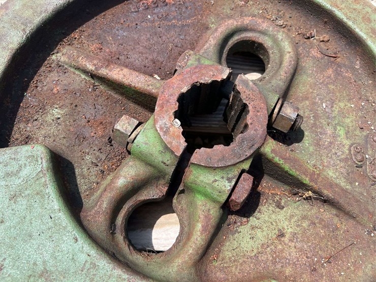 john-deere-model-g-flywheel-image-2