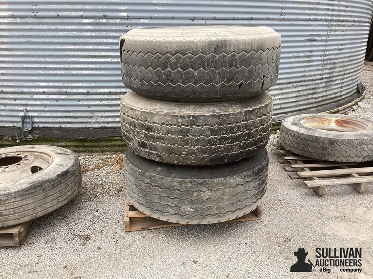 65r22.5-tires-&-rims-image-9