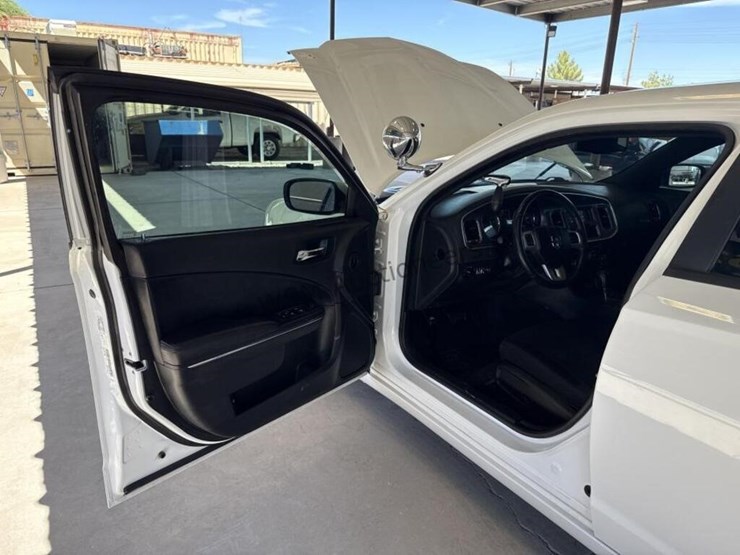 2013-dodge-charger-se-sdn-image-20