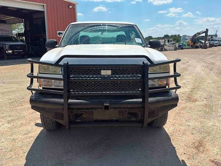 2005-chevrolet-silverado-image-2