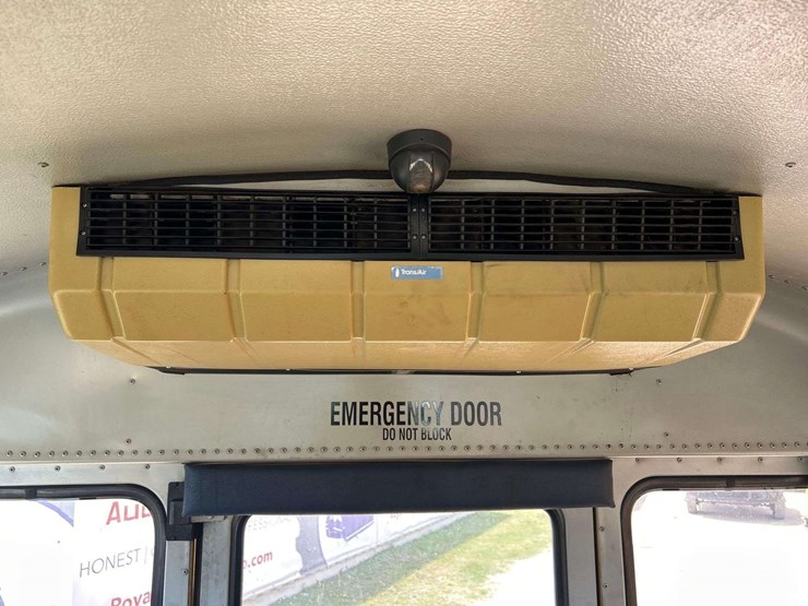 2004-ic-corporation-3000ic-school-bus-image-23