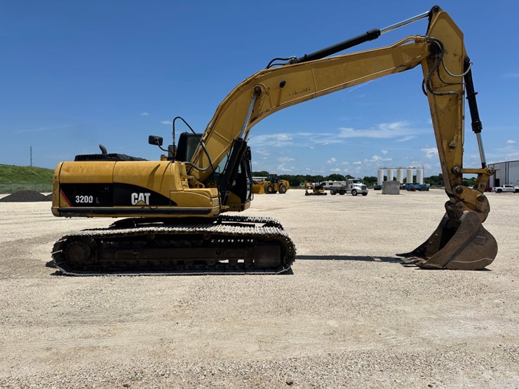 2008-caterpillar-320d-image-4