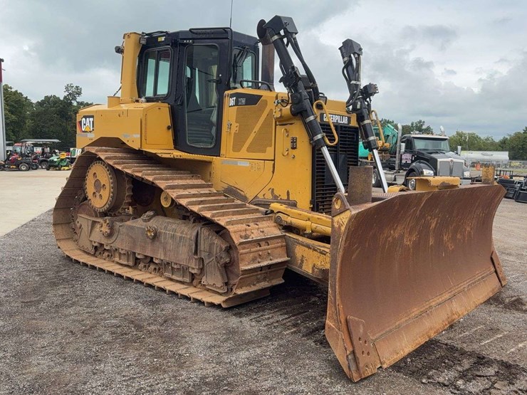 2013-caterpillar-d6t-xw-image-2