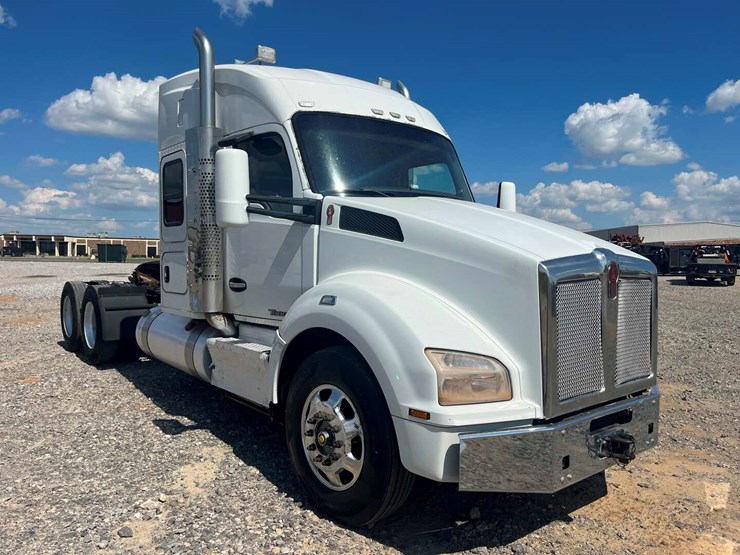 2015-kenworth-t880-image-3