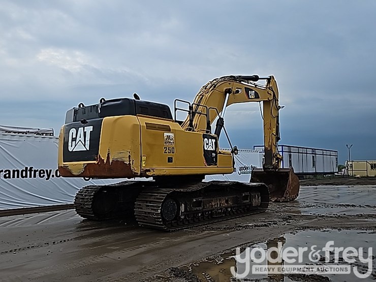 2021-caterpillar-349-image-5