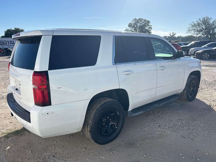 2016-chevrolet-tahoe-image-3