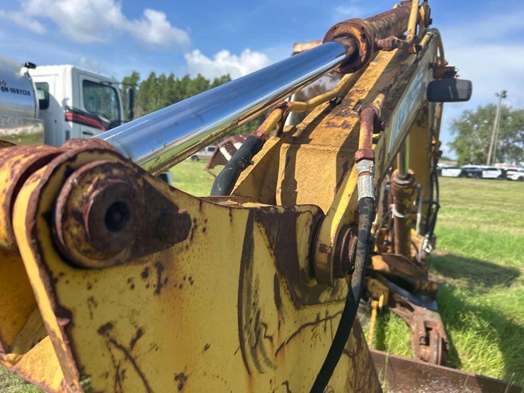 komatsu-midi-excavator-image-11