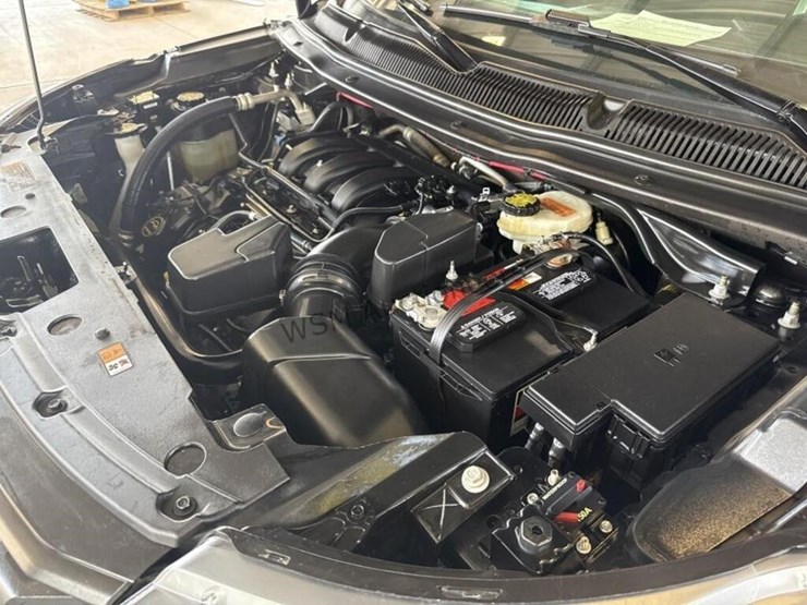 2016-ford-explorer-image-13
