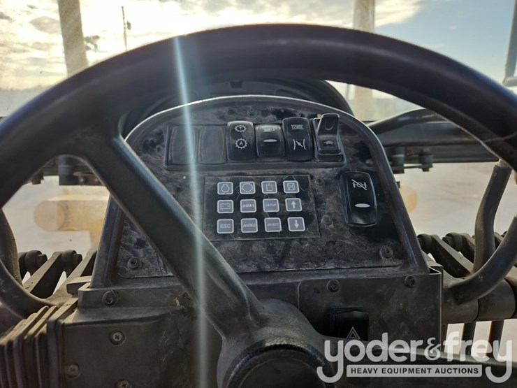 2005-volvo-g930-image-30